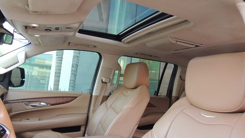 CADILLAC ESCALADE PLATINUM 2016 NEGRA V8 full