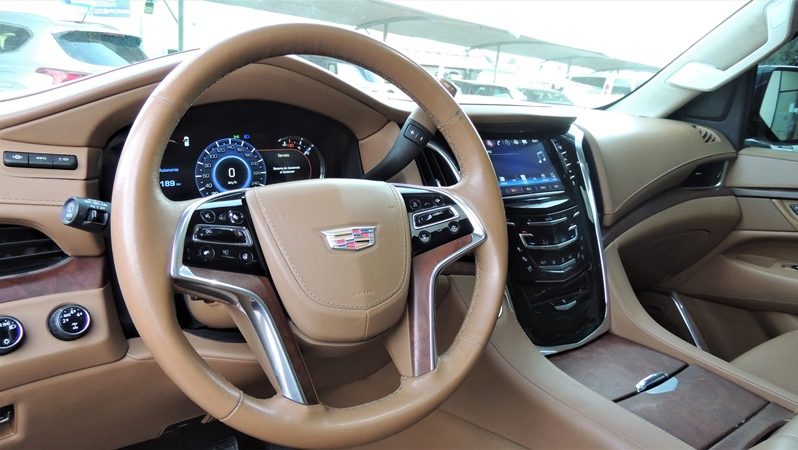 CADILLAC ESCALADE PLATINUM 2016 NEGRA V8 full